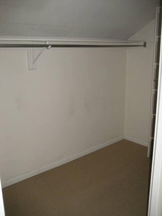 Building Photo - Stand Alone Home in Great Boulder Location