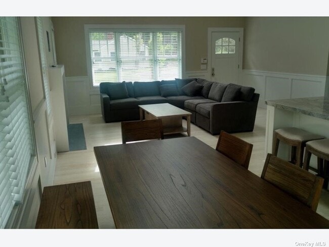 Building Photo - 2 Lawrence Ave