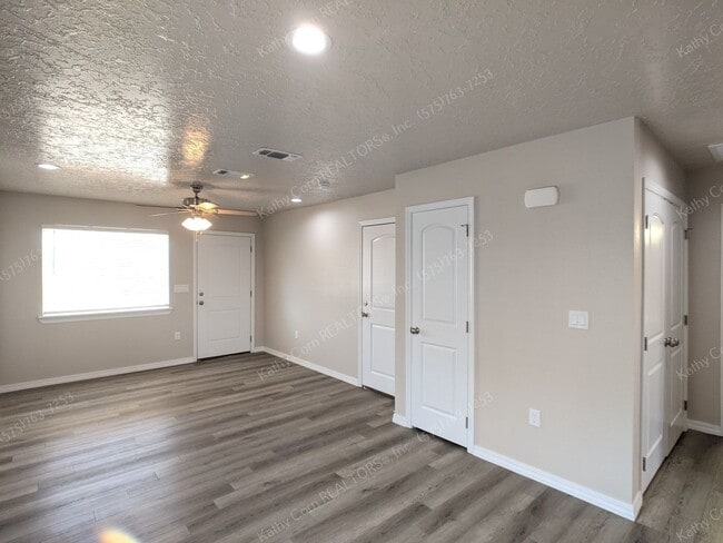 Building Photo - 2031 Janeway St