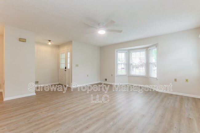 Building Photo - 16 Dogwood Dr