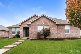 Building Photo - 2013 Cedarwood Dr