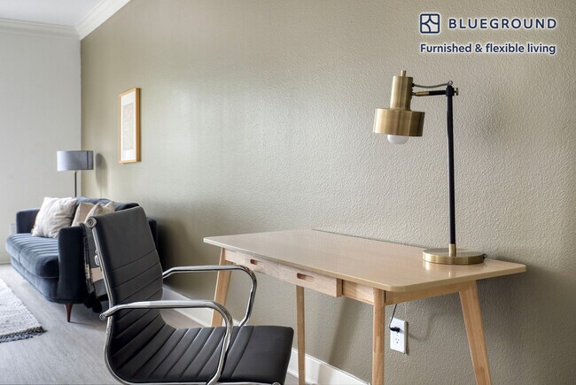 Foto del edificio - 7225 Crescent Prk W