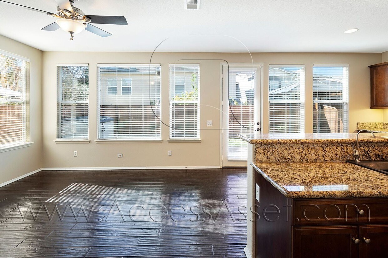 Primary Photo - Lovely 3 Bed/2.5 Bath Home In A Cul-De-Sac...