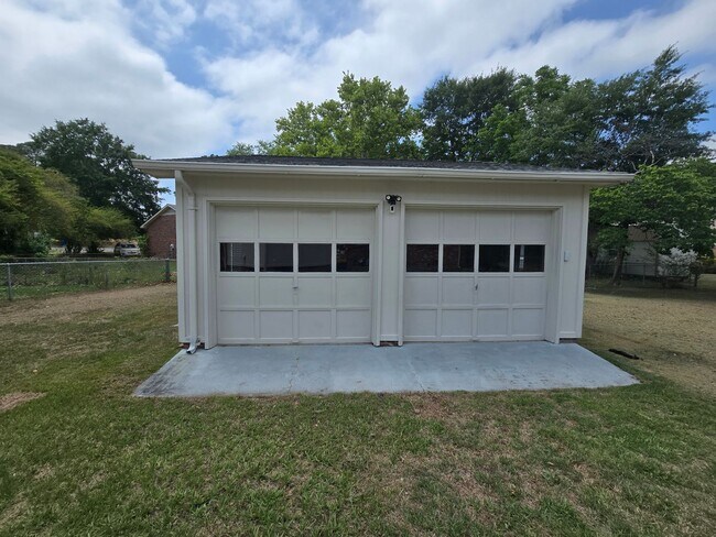 Foto del edificio - 5247 Brownwood Ct