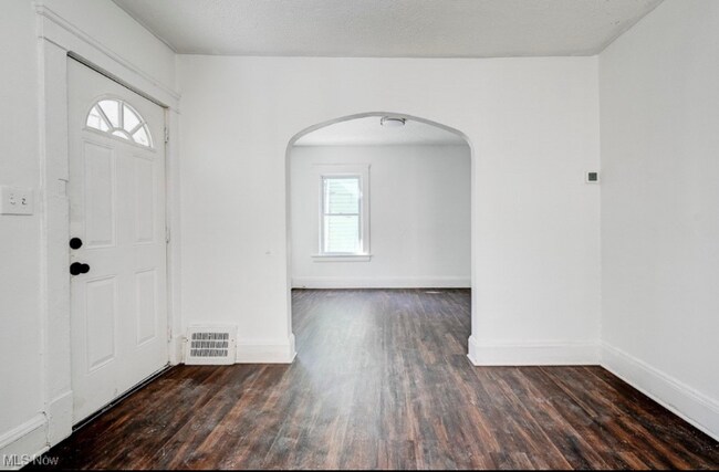 Foto del edificio - 15609 School Ave
