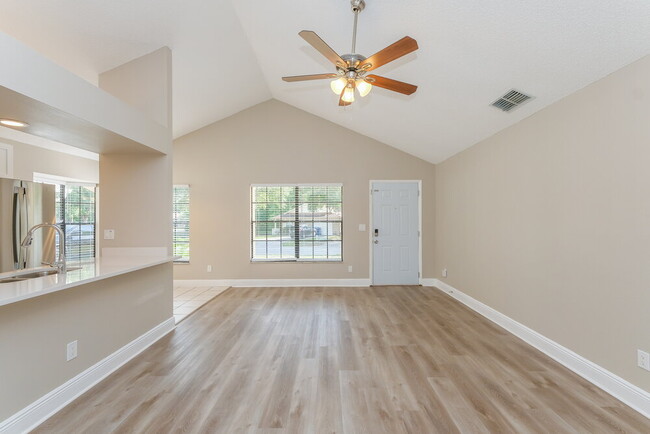 Building Photo - 623 Bellingham Pl