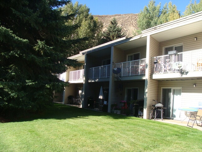 Building Photo - 414 W Beaver Creek Blvd