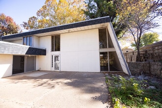 Building Photo - 109 N 10th St