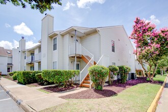 Building Photo - 511 Summit Ct