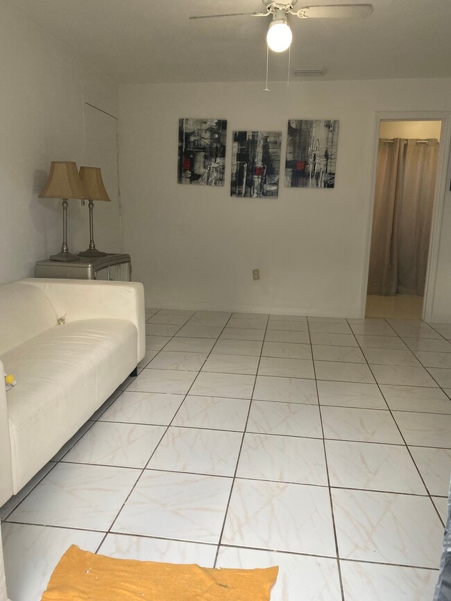 Building Photo - 965 SW 136th Pl