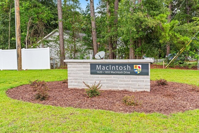 Building Photo - 1620 MacIntosh Drive, Unit 1620