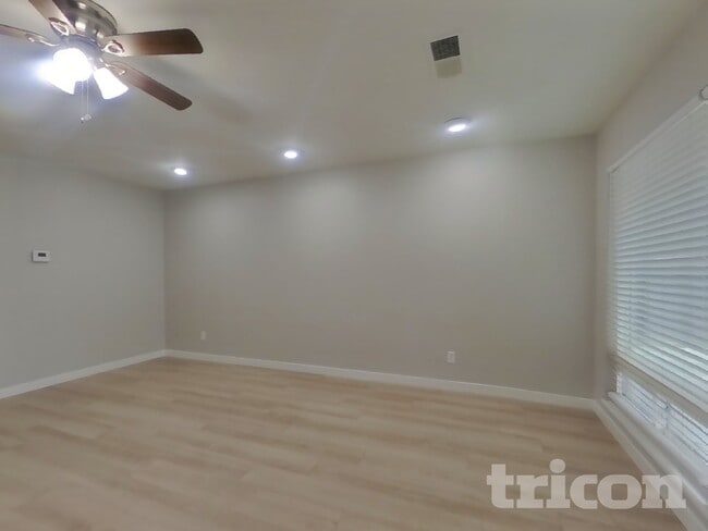 Foto del edificio - 126 Frost Dr