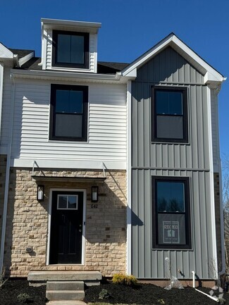 Building Photo - 642 Oak Dr