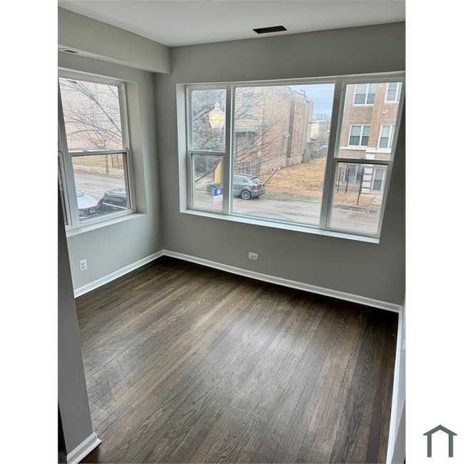 Building Photo - 4209 W Jackson Blvd