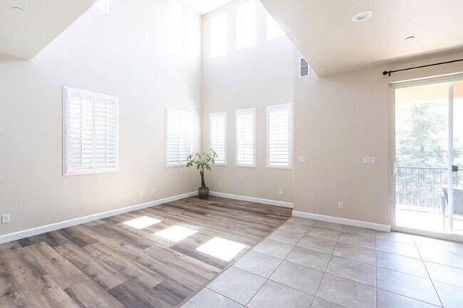 Foto del edificio - Newly remodeled 3 bedroom 3 bath for rent!