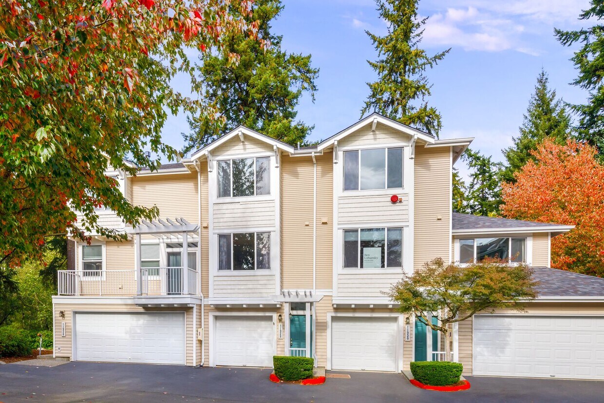Wonderfully Maintained 2 Bedroom Townhome House Rental in Bothell