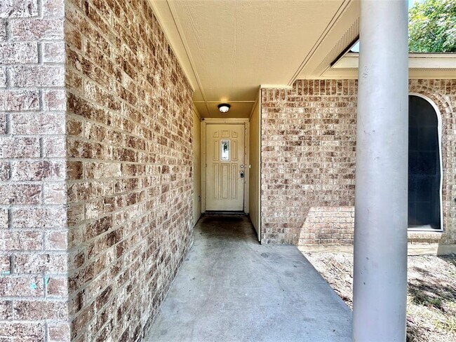 Building Photo - 404 Mesquite Cir
