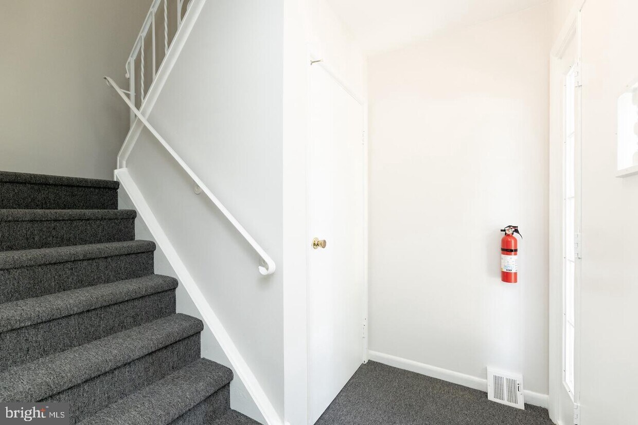 3963 Rowena Dr, Philadelphia, PA 19114 Townhome Rentals in