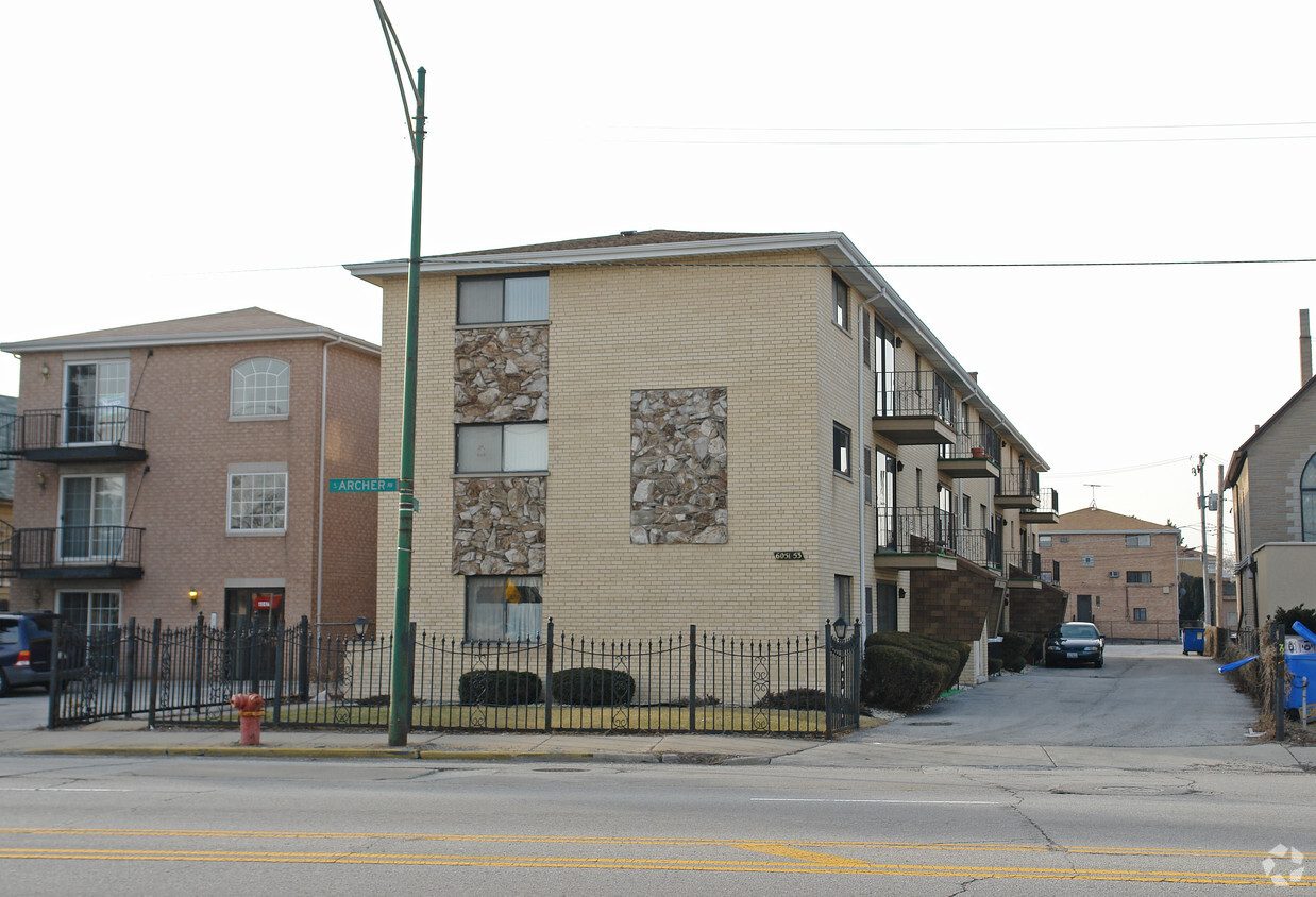 Foto principal - 6051-6053 S Archer Ave