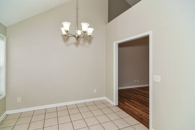 Building Photo - 9010 Lomond Dr