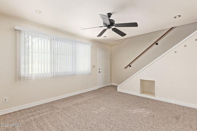 Building Photo - Great Location in Scottsdale!  2 bedroom, 1.5 bath, community pool