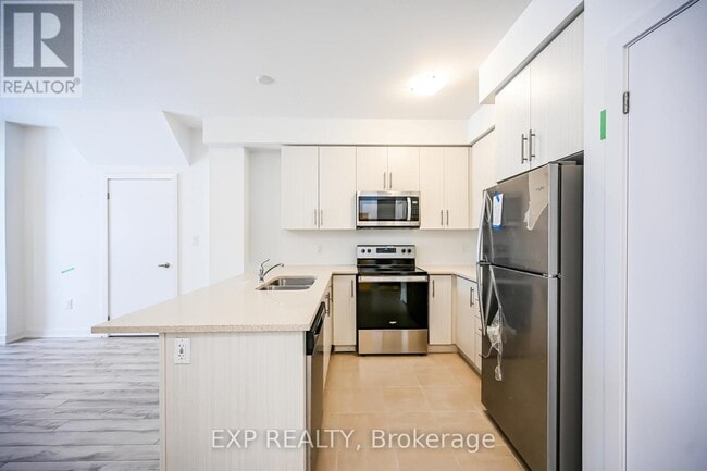 Photo du bâtiment - 590-590 N Service Rd