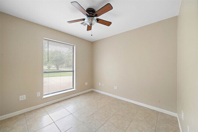 Foto del edificio - 4915 Kentington Dr