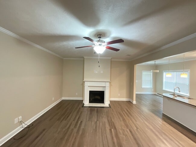 Building Photo - 5798 Whispering Pnes Wy