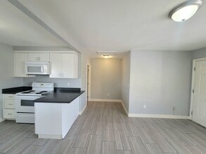 Building Photo - 224 N 13th St