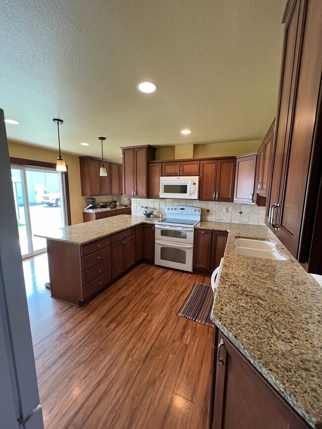 Building Photo - Quincy Country Gem! Rent Reduced