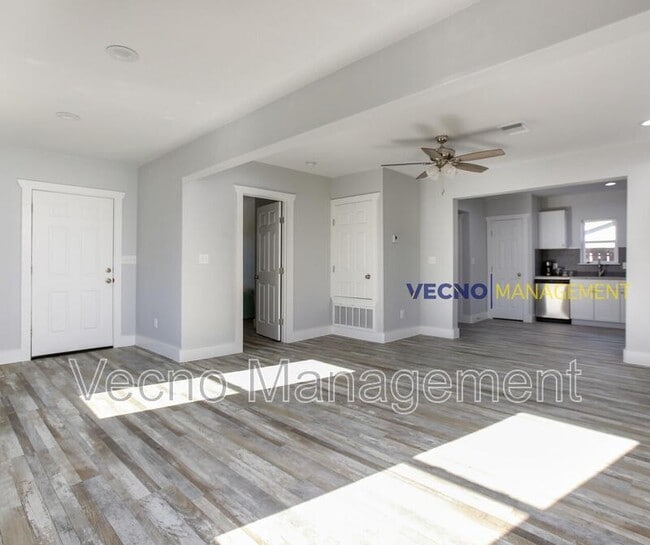 Foto del edificio - 129 E Torrey St