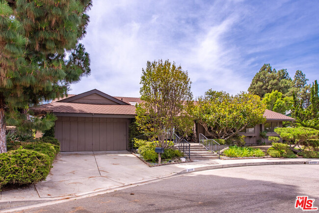 Building Photo - 3006 Arrowhead Dr