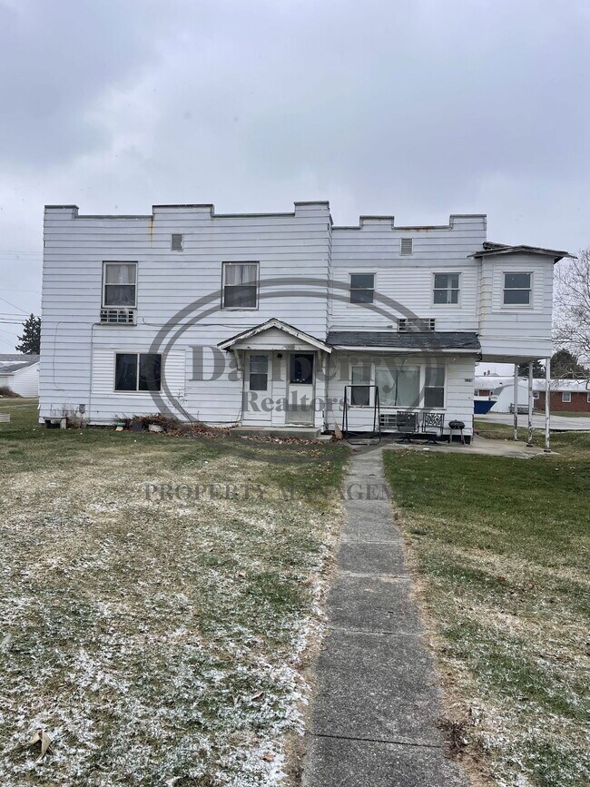 Building Photo - 220 N Main St