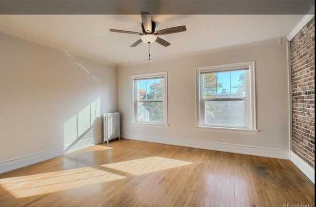 Sala de estar - 541 E 14th Ave