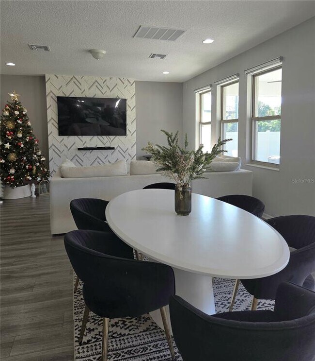 Building Photo - 5332 Pavia Dr