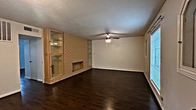 Building Photo - 5853 Inwood Dr