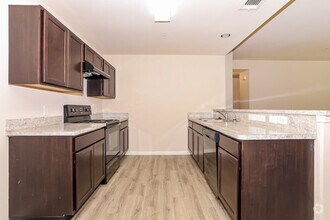 Building Photo - 2048 Oakwood Forest Dr