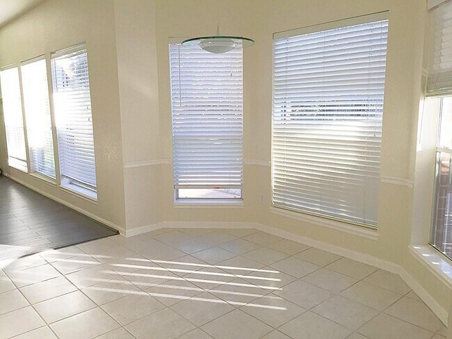 Foto del edificio - 17503 Sunny Trail Ln