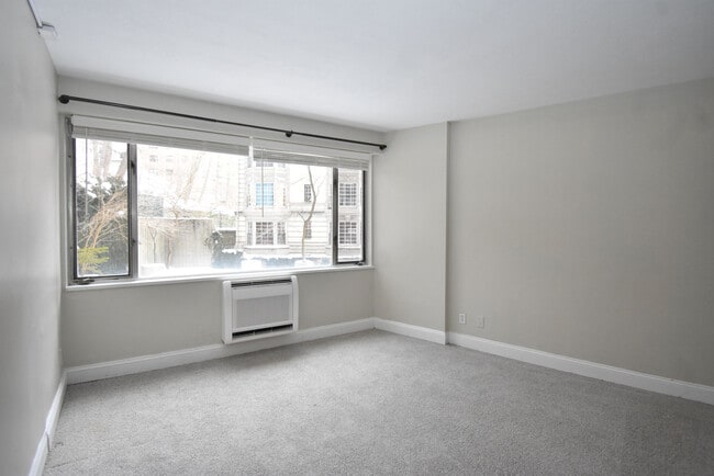 Barclay On Beacon Apartments Brookline Ma Apartments Com