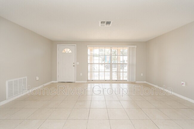 Foto del edificio - 7733 Candle Dr