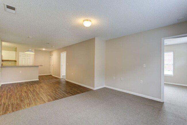 Foto del edificio - 3 Bedroom 3 Bathroom Apartment close to Ca...