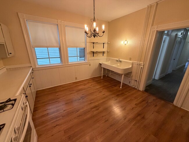 Building Photo - 74 Aldie St