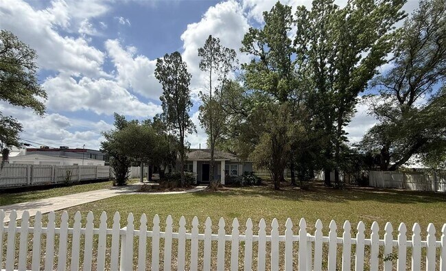 Foto del edificio - 5305 E Whiteway Dr