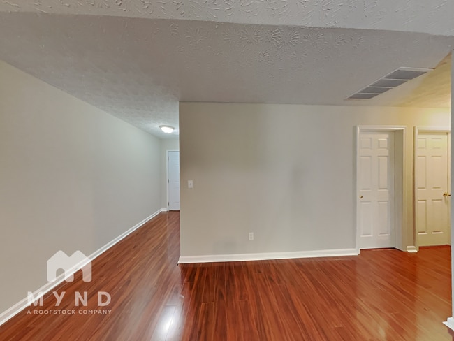 Foto del edificio - 301 Lacebark Ln