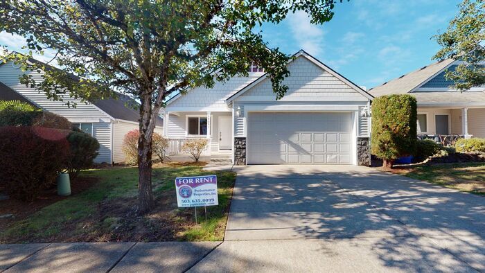 Primary Photo - Pet Friendly One Level Home with Backyard ...