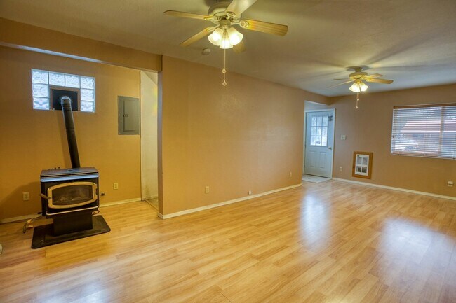 Foto del edificio - 2073 Thousand Pines Dr