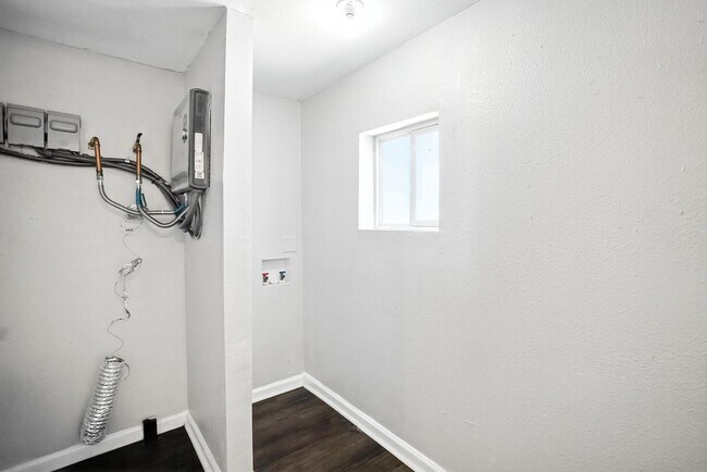 Foto del edificio - Charming 2-Bedroom Home in Robstown – Newl...