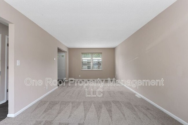 Building Photo - 701 Linwood Dr