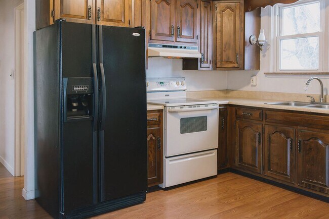 Building Photo - 114 Thompson St