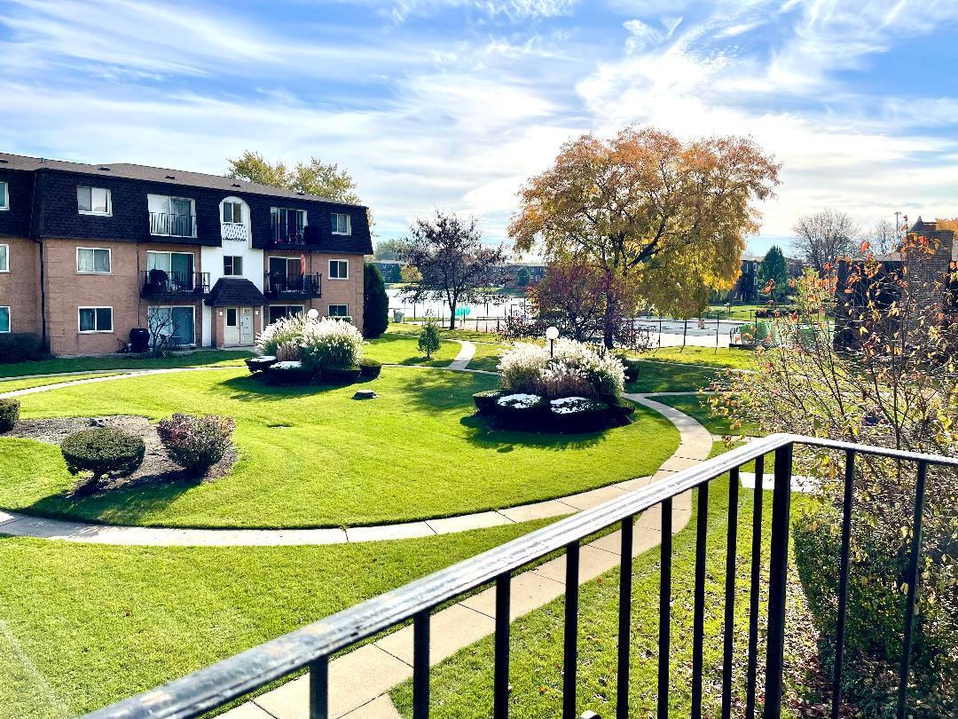 Primary Photo - 9466 Bay Colony Dr